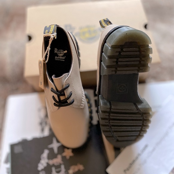 Dr. Martens Audrick 3-Eye Oxford Shoe - Picture 11 of 16